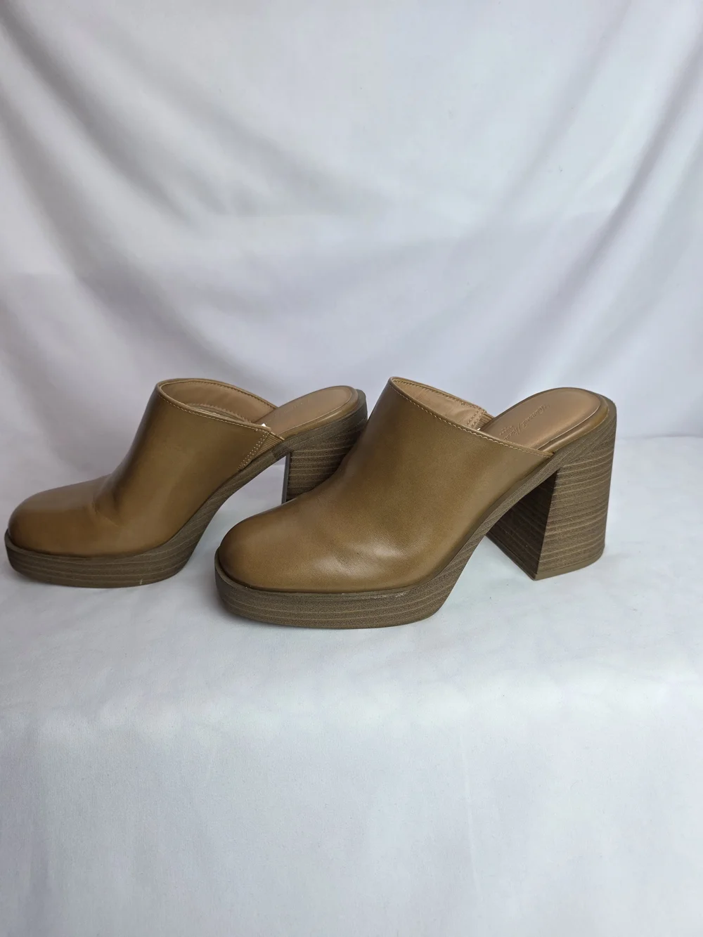 Universal Thread Tan Platform Mule Heels